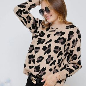 Adora // leopard sweater // Size large // EUC